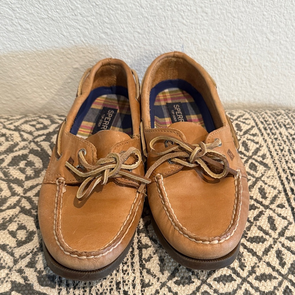 Sperry Tan Boat Shoes with Hand-Stitched Moccasin Design